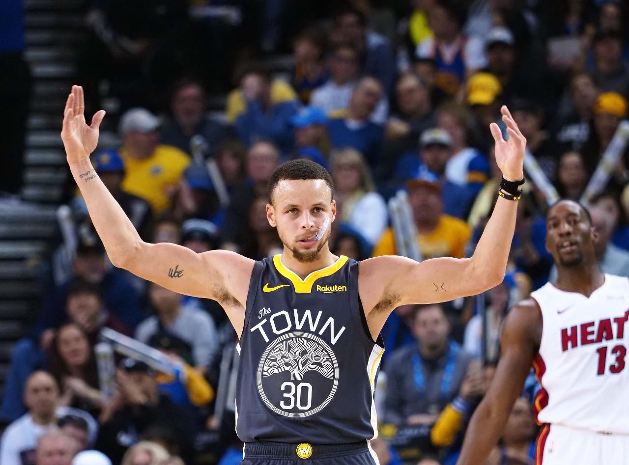 坐冠军的宝 坐冠军的宝