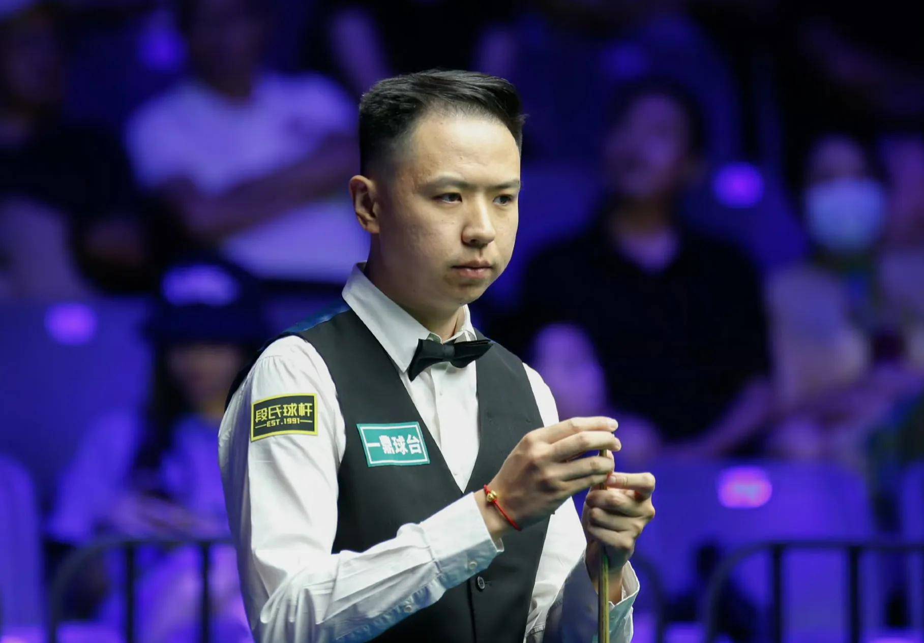 员的首秀往 员的首秀往